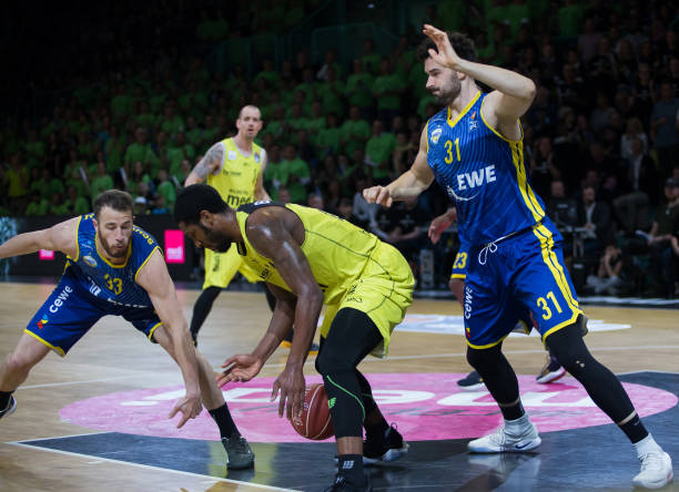 他能够吸引 他能够吸引